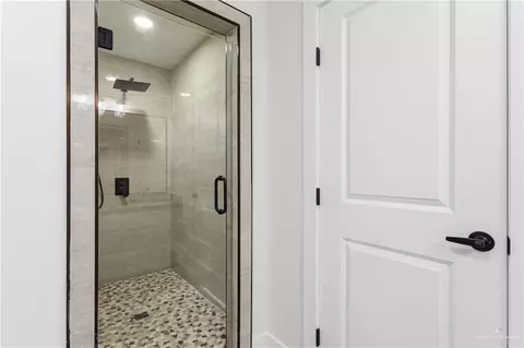Bath - 1214 E Sanchez St, Pharr, TX 78577 photo 3 of 4