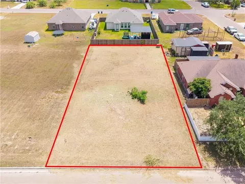 1079 Rios Cir N, Raymondville, TX 78580