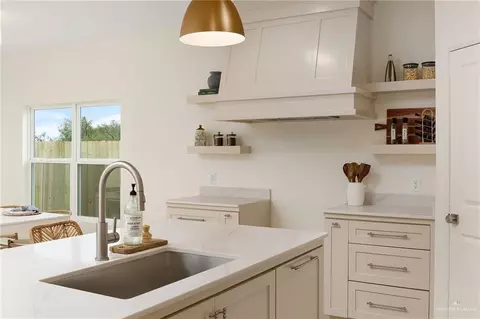 Kitchen - 10201 Espada Dr, Edinburg, TX 78541 photo 3 of 3