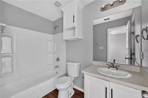 Bath - 627 E Danielle Ave, Pharr, TX 78577 photo 2 of 2