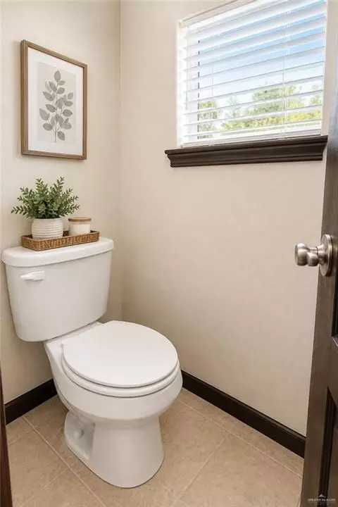 Bath - 616 E Seminole Ave, Pharr, TX 78577 photo 2 of 2