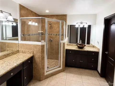 Bath - 616 E Seminole Ave, Pharr, TX 78577 photo 1 of 2