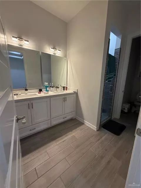 Bath - 4705 N Juniper St, Pharr, TX 78577 photo 3 of 3