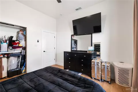 Bedroom - 23588 Beefmaster Rd, Alamo, TX 78538 photo 2 of 4