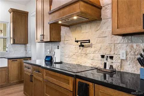 Kitchen - 23588 Beefmaster Rd, Alamo, TX 78538 photo 2 of 3
