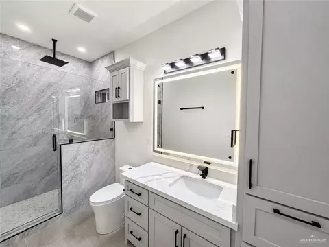 Bath - 3003 E Sabinal Ave, Hidalgo, TX 78557 photo 2 of 2