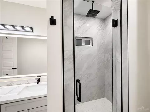 Bath - 3003 E Sabinal Ave, Hidalgo, TX 78557 photo 1 of 2