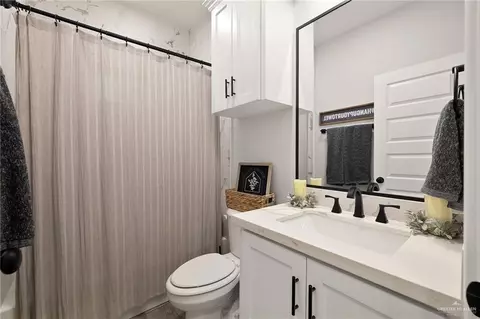 Bath - 3001 Constellation Dr, Pharr, TX 78577 photo 2 of 2
