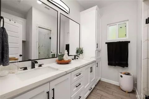 Bath - 3001 Constellation Dr, Pharr, TX 78577 photo 1 of 2