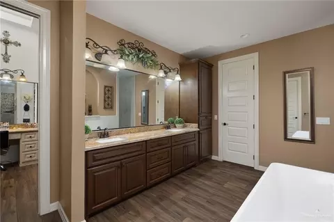 Bath - 3003 Ptj Dr, Palmview, TX 78572 photo 1 of 2