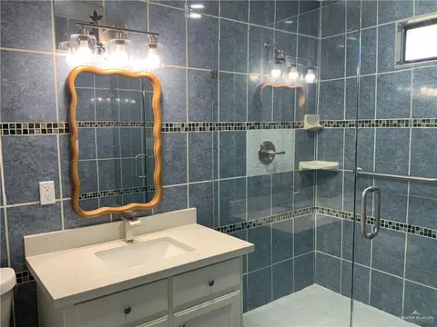 Bath - 1305 Wayne St, Pharr, TX 78577 photo 3 of 7