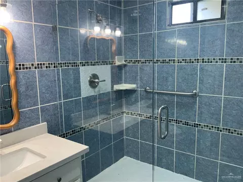 Bath - 1305 Wayne St, Pharr, TX 78577 photo 5 of 7