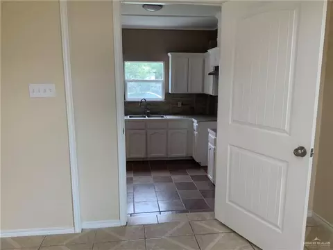 Entry Way - 1305 Wayne St, Pharr, TX 78577 photo 2 of 2