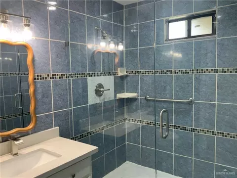 Bath - 1305 Wayne St, Pharr, TX 78577 photo 2 of 7