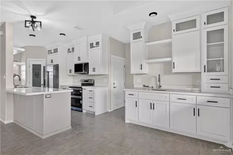 Kitchen - 1308 Rhett Dr, Pharr, TX 78577 photo 1 of 2