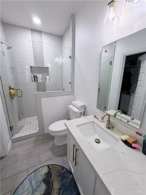 Bath - 7003 S Moon Ln, Pharr, TX 78577 photo 2 of 2