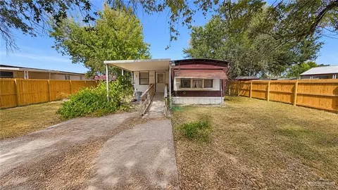 425 Oakwood Dr, Alamo, TX 78516