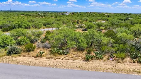 320 Raven St, Zapata, TX 78076