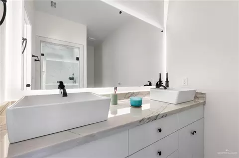 Bath - 2800 Stablewood, Mission, TX 78572 photo 3 of 3