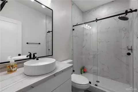 Bath - 2800 Stablewood, Mission, TX 78572 photo 2 of 3