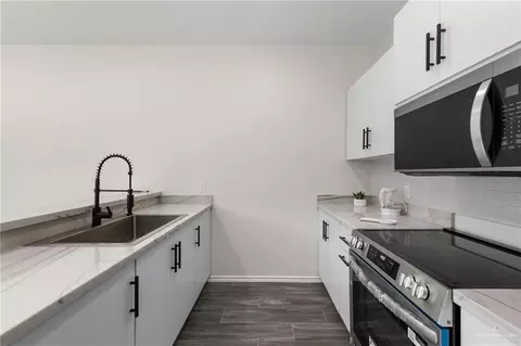 Kitchen - 2800 Stablewood, Mission, TX 78572 photo 2 of 2