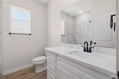 Bath - 1015 Katrin Dr, Alamo, TX 78516 photo 1 of 2