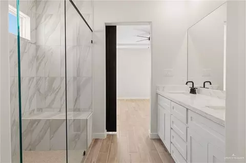 Bath - 1015 Katrin Dr, Alamo, TX 78516 photo 2 of 2