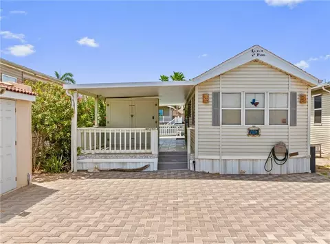 487 W Clam Cir, Port Isabel, TX 78578