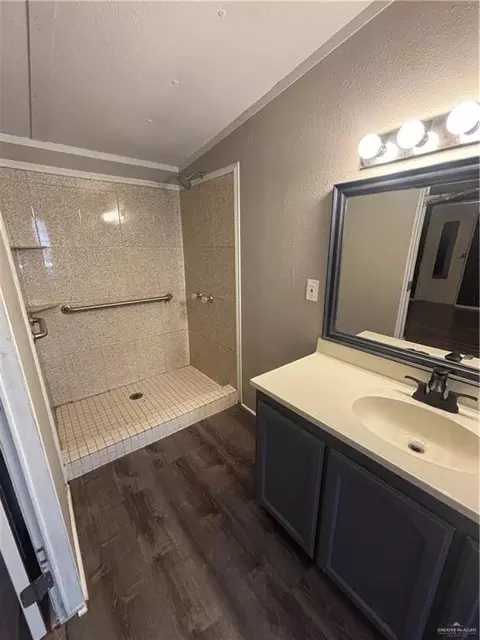 Bath - 910 Violet Dr, Pharr, TX 78577 photo 2 of 2