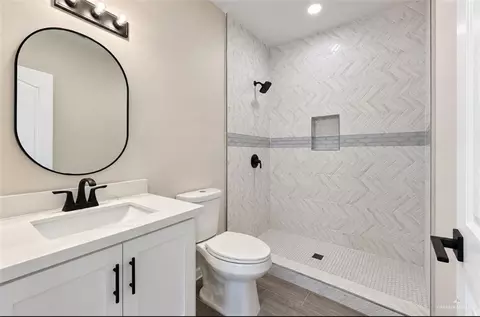 Bath - 2616 Risotta St, Weslaco, TX 78596 photo 1 of 2