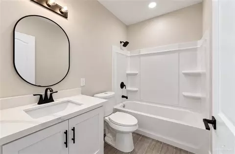 Bath - 2616 Risotta St, Weslaco, TX 78596 photo 2 of 2