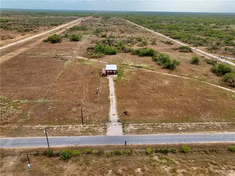 104 Las Primas Ln, Encino, TX 78353