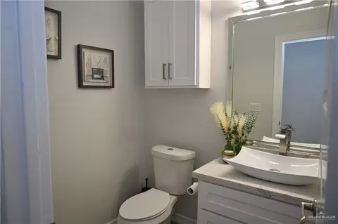 Bath - 1311 E Danielle Ave, Pharr, TX 78577 photo 2 of 3