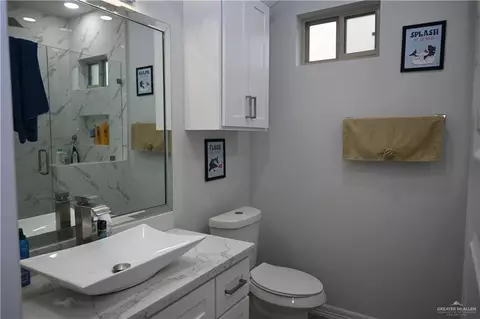 Bath - 1311 E Danielle Ave, Pharr, TX 78577 photo 3 of 3