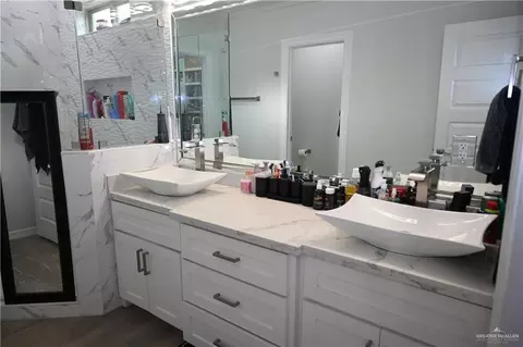 Bath - 1311 E Danielle Ave, Pharr, TX 78577 photo 1 of 3