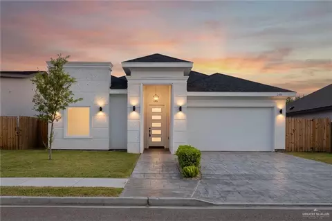 2404 N Revolution St, Edinburg, TX 78541