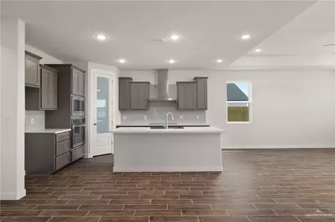 Kitchen - 2012 Hydrangea St, Weslaco, TX 78596 photo 3 of 3