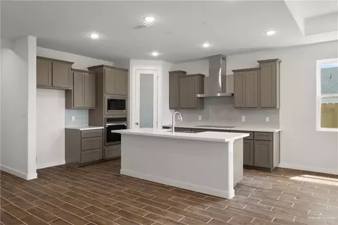 Kitchen - 2012 Hydrangea St, Weslaco, TX 78596 photo 1 of 3