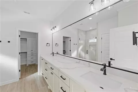 Bath - 437 Sandy Rd, Donna, TX 78537 photo 3 of 4