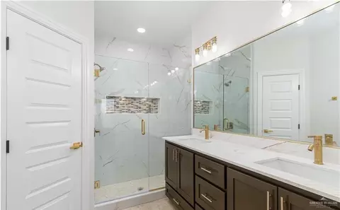 Bath - 2911 E Q Ave, Hidalgo, TX 78557 photo 2 of 2