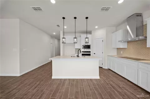 Kitchen - 2016 Hydrangea St, Weslaco, TX 78596 photo 2 of 2