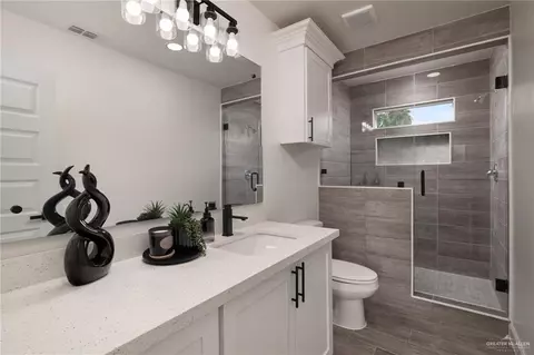 Bath - 1005 W Dove Ave, Pharr, TX 78577 photo 1 of 2