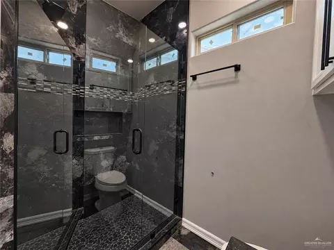Bath - 708 E Redwood St, Pharr, TX 78577 photo 4 of 4