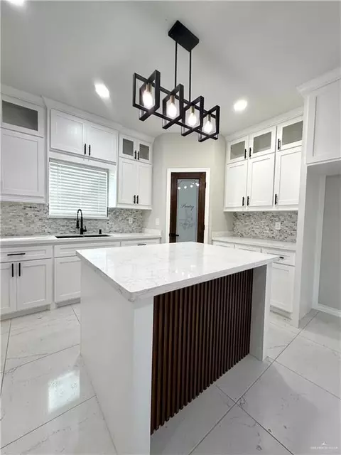 Kitchen - 2865 Golden Eagle Loop, Roma, TX 78584 photo 2 of 3