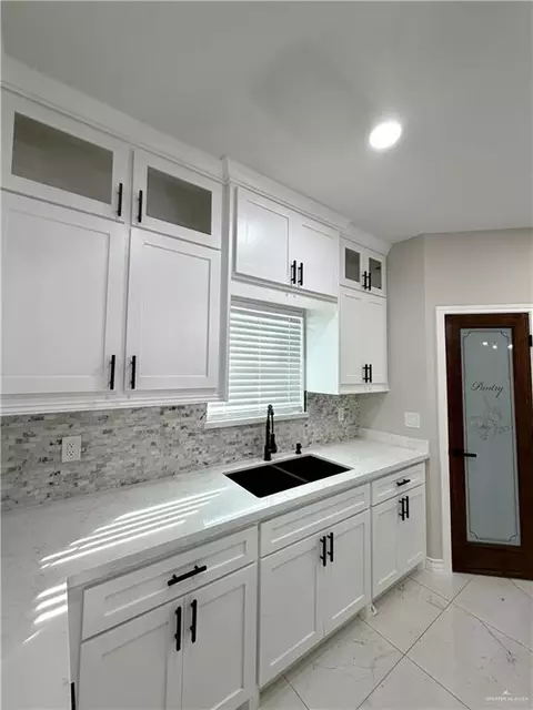 Kitchen - 2865 Golden Eagle Loop, Roma, TX 78584 photo 3 of 3