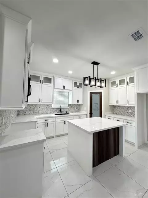 Kitchen - 2865 Golden Eagle Loop, Roma, TX 78584 photo 1 of 3