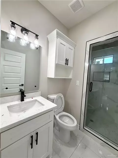 Bath - 2865 Golden Eagle Loop, Roma, TX 78584 photo 4 of 7