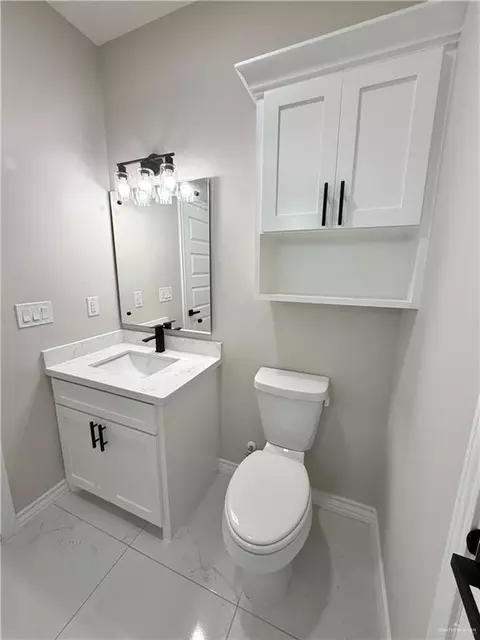 Bath - 2865 Golden Eagle Loop, Roma, TX 78584 photo 6 of 7