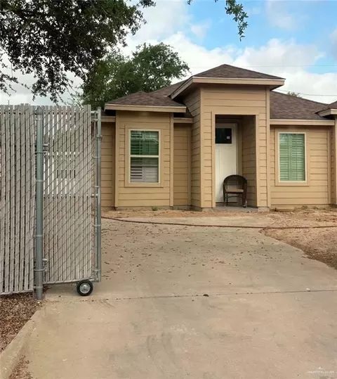 8411 N Kenyon Dr, Edinburg, TX 78542