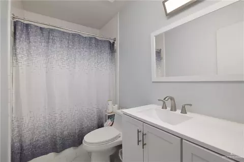 Bath - 2201 S Jackson Rd #32E, Pharr, TX 78577 photo 1 of 2